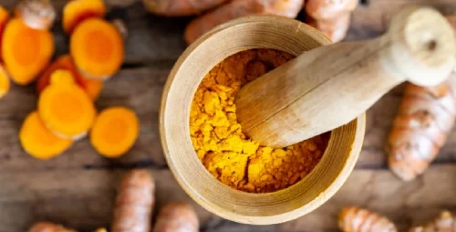 Iahas-turmeric-curcumin-powder-making-in-mortar-with-pestle-image