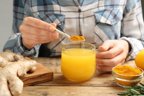 Iahas-turmeric-tea-making-benefits-of-turmeric-tea-image