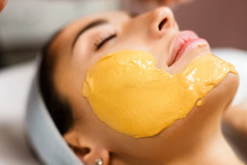 Iahas-woman-using-turmeric-for-skin-care-image