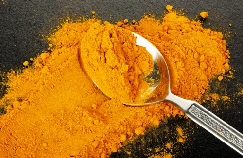 Iahas-turmeric-spice-powder--use-image